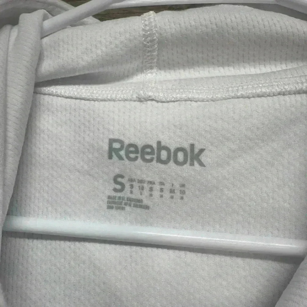 Reebok Women's White Sleeveless Top Womens Small - Picture 4 of 4